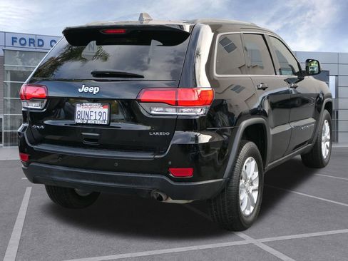 Used 2021 Jeep Grand Cherokee Laredo image 4