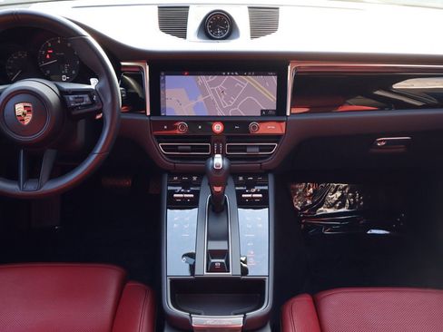Certified 2025 Porsche Macan image 20