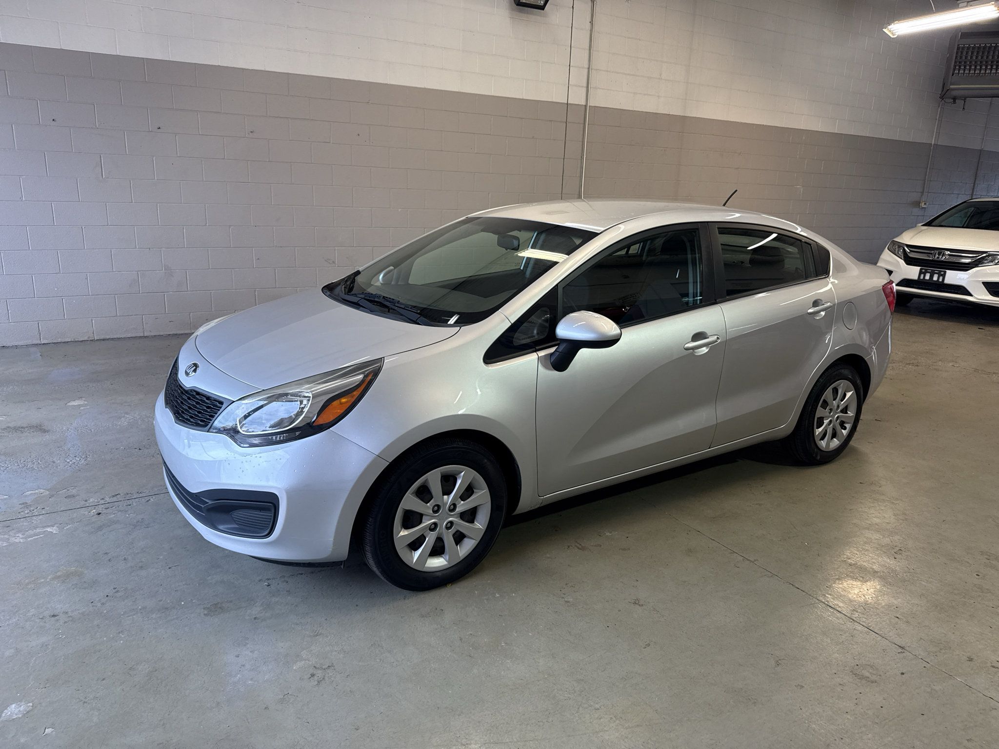 Used 2013 Kia Rio LX w/ PWR Pkg FWD image 3