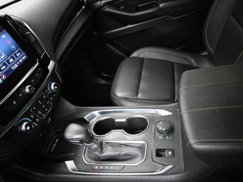 Used 2023 Chevrolet Traverse LT image 19