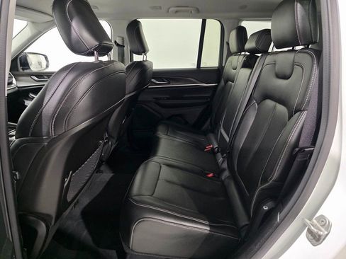 Used 2023 Jeep Grand Cherokee Limited image 21