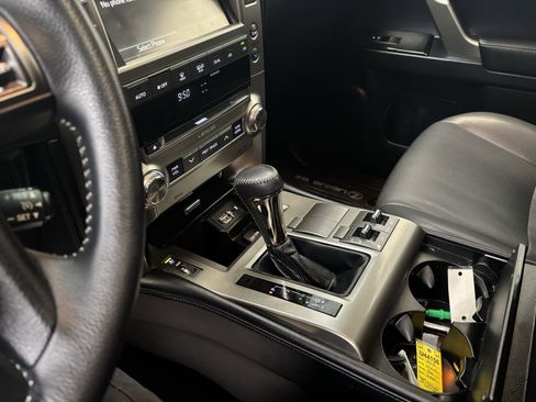 Used 2018 Lexus GX 460 image 21