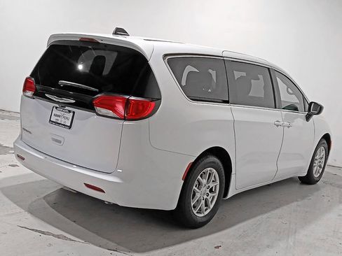 Used 2024 Chrysler Voyager LX FWD image 6