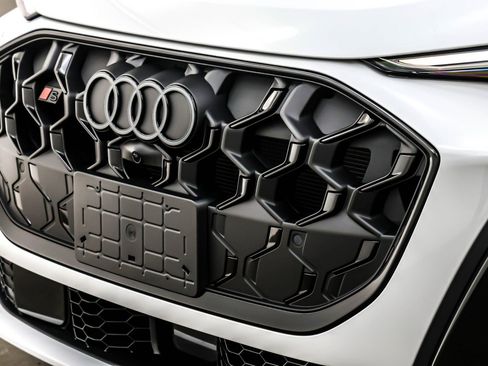 New 2025 Audi SQ5 Prestige image 13