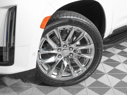 Used 2022 Cadillac Escalade ESV Premium Luxury w/ LPO, Radiant Package image 32