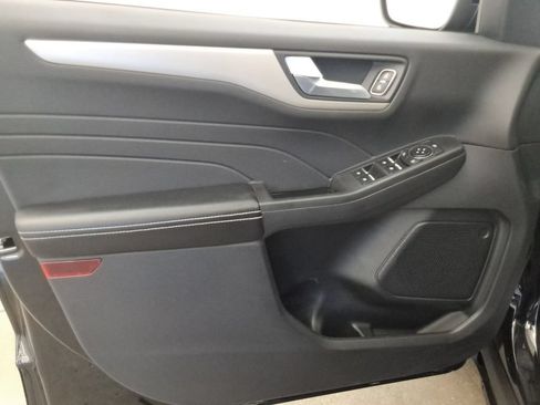 Used 2021 Ford Escape SE FWD image 18