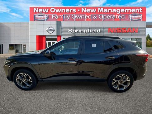Used 2025 Chevrolet Trax LT w/ LT Convenience Package FWD image 6