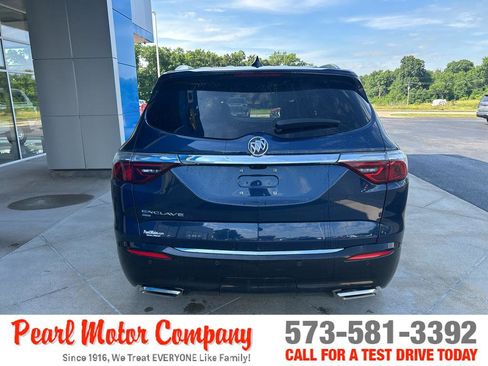 Used 2023 Buick Enclave Premium AWD/4WD image 5