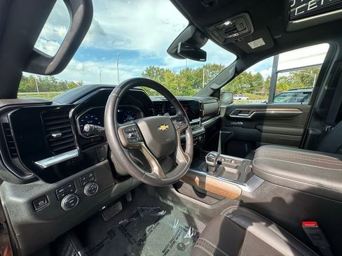 Used 2023 Chevrolet Silverado 1500 High Country w/ High Country Premium Package image 12