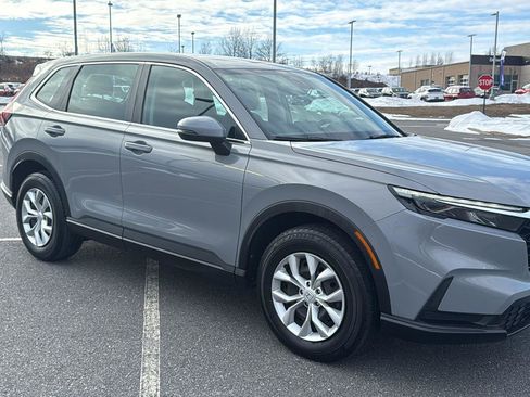 Used 2023 Honda CR-V LX image 2