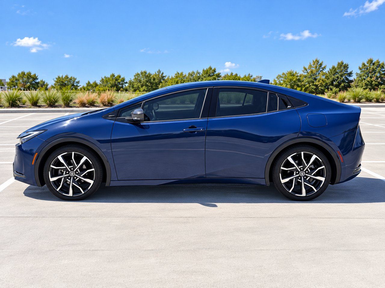 Used 2025 Toyota Prius Plug-In Hybrid FWD image 9