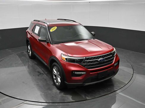 Used 2020 Ford Explorer XLT w/ Equipment Group 202A AWD/4WD image 26