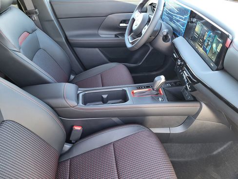 New 2026 Nissan Kicks SR w/ Cold Weather Package image 7