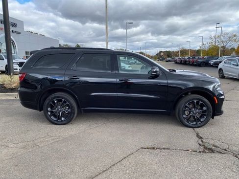 Used 2023 Dodge Durango GT image 2