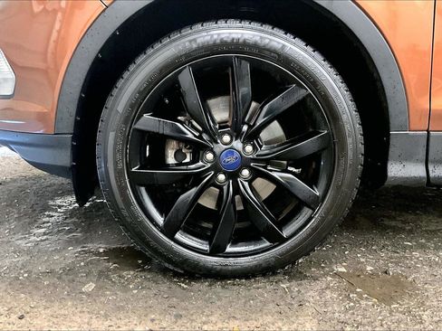 Used 2017 Ford Escape Titanium image 9