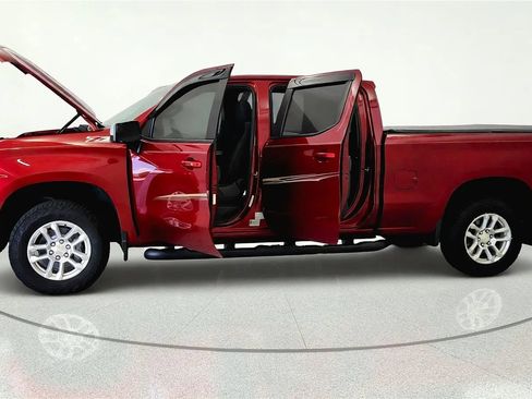 Used 2022 Chevrolet Silverado 1500 LT w/ Z71 Off-Road Package AWD/4WD image 9