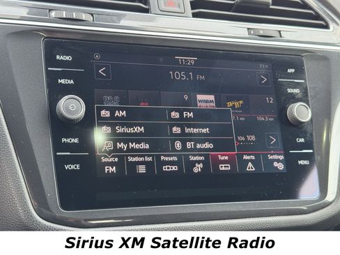 Used 2022 Volkswagen Tiguan SE R-Line image 5