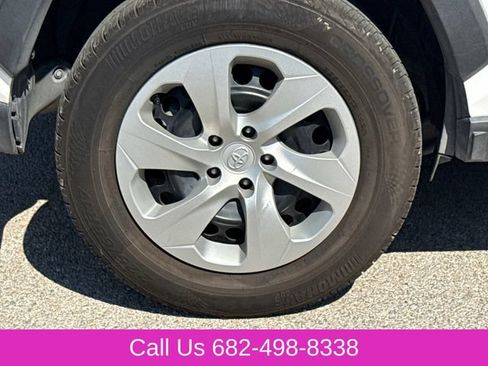 Used 2019 Toyota RAV4 LE FWD image 7