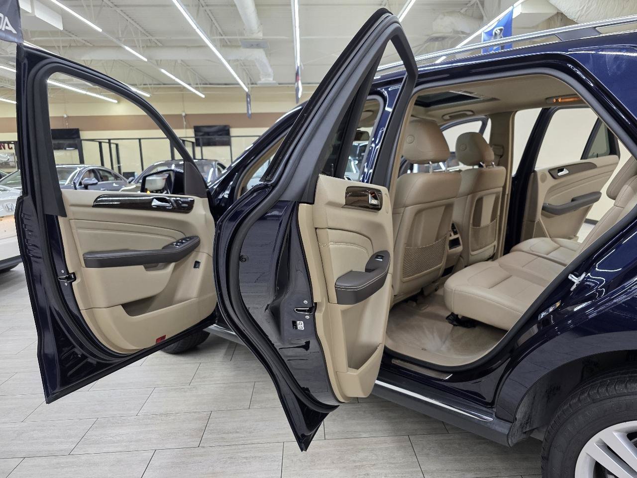 Used 2015 Mercedes-Benz ML 350 2WD w/ Premium 1 Package image 17