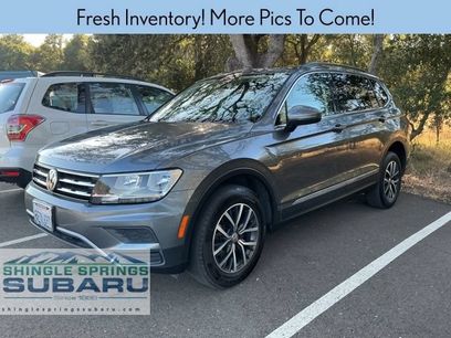 Used 2018 Volkswagen Tiguan SE w/ Panoramic Sunroof Package