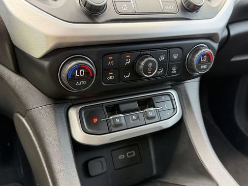 Used 2021 GMC Acadia SLE image 24