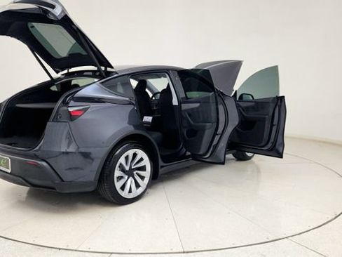 Used 2026 Tesla Model Y Long Range RWD image 19