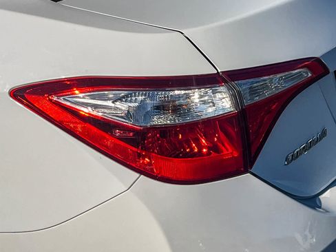 Used 2015 Toyota Corolla LE image 8