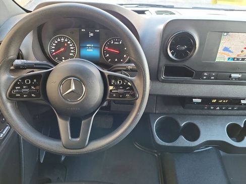 Used 2022 Mercedes-Benz Sprinter 2500 image 25