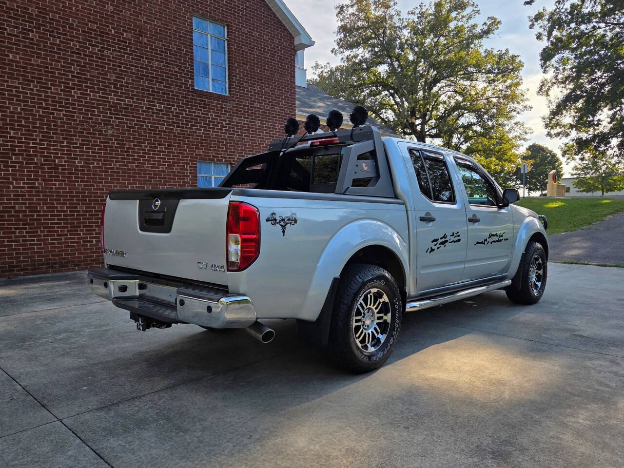 Used 2017 Nissan Frontier SV w/ SV Value Truck Package AWD/4WD image 5
