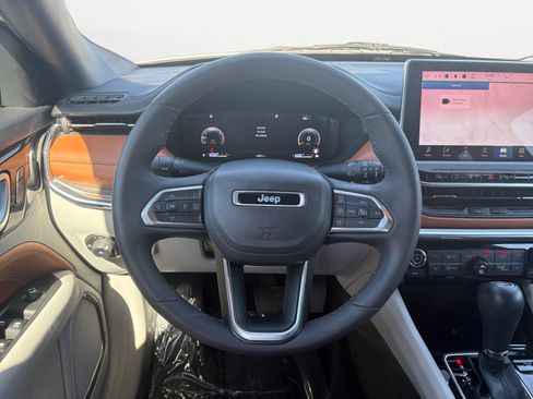 Used 2023 Jeep Compass Limited w/ Elite Group AWD/4WD image 11