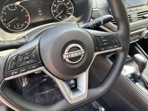 Used 2025 Nissan Altima 2.5 SV FWD image 28