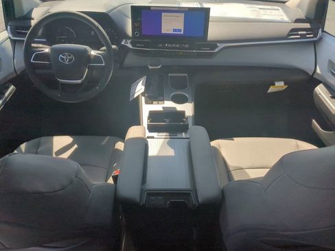 New 2025 Toyota Sienna XLE image 13