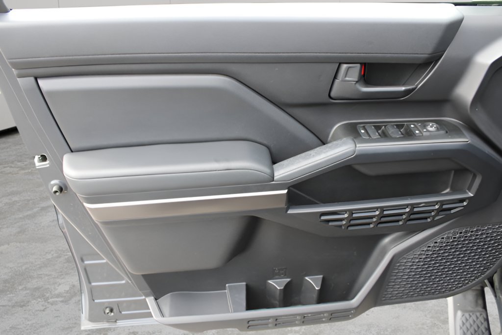 Used 2025 Toyota 4Runner SR5 AWD/4WD image 19