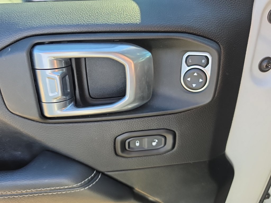 Used 2021 Jeep Wrangler Unlimited Sahara AWD/4WD image 27