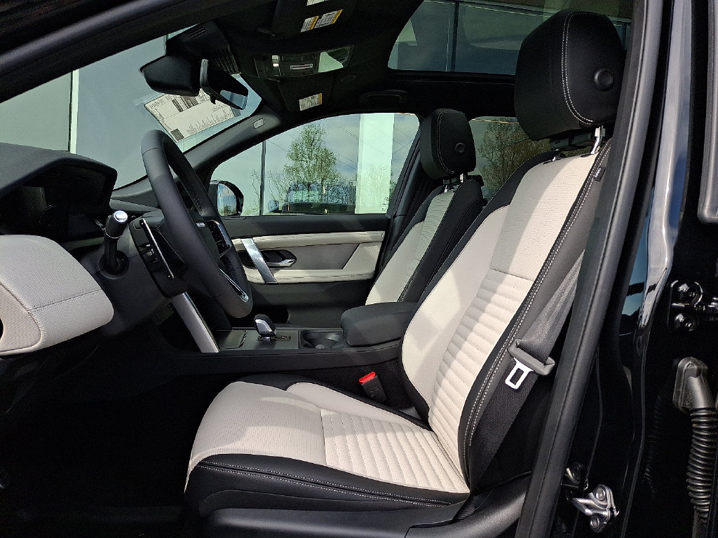New 2026 Land Rover Discovery Sport Landmark AWD/4WD image 9