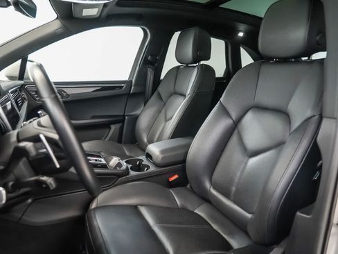 Certified 2023 Porsche Macan AWD/4WD image 5