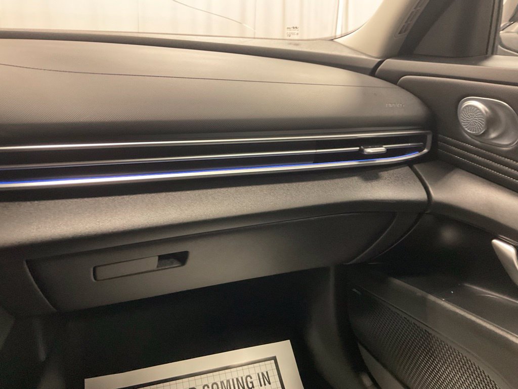 Used 2025 Hyundai Elantra Limited FWD image 32