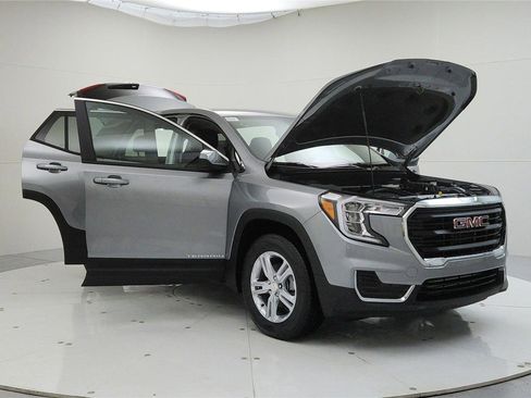 Used 2024 GMC Terrain SLE image 9