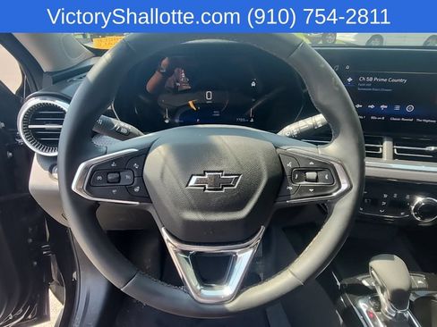 Used 2026 Chevrolet Trax ACTIV w/ Sunroof Package FWD image 12