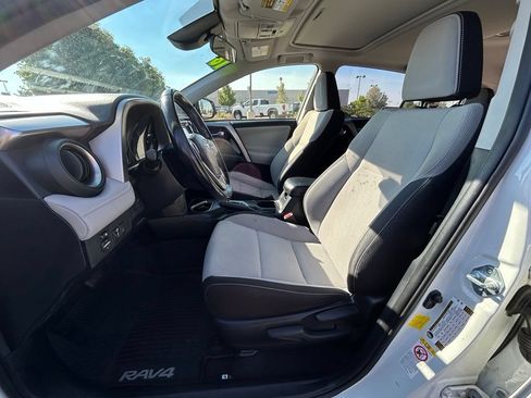 Used 2018 Toyota RAV4 XLE FWD image 12