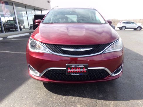 Used 2017 Chrysler Pacifica Touring-L w/ Tire & Wheel Group FWD image 47