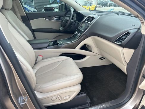 Used 2020 Lincoln Nautilus Reserve image 10