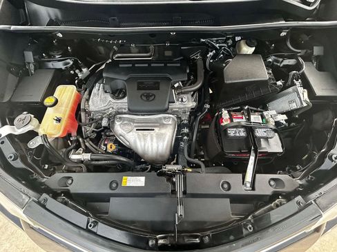 Used 2018 Toyota RAV4 LE image 31