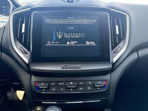 Used 2017 Maserati Ghibli S image 24