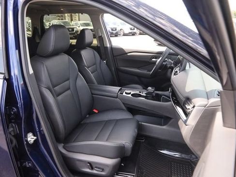 Certified 2025 Nissan Rogue SL w/ Tech Package AWD/4WD image 29
