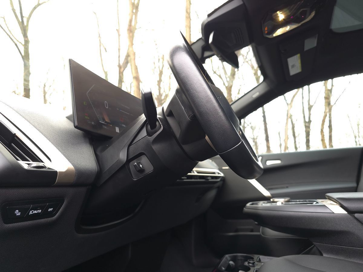 Used 2024 BMW iX xDrive50 w/ Premium Package AWD/4WD image 29