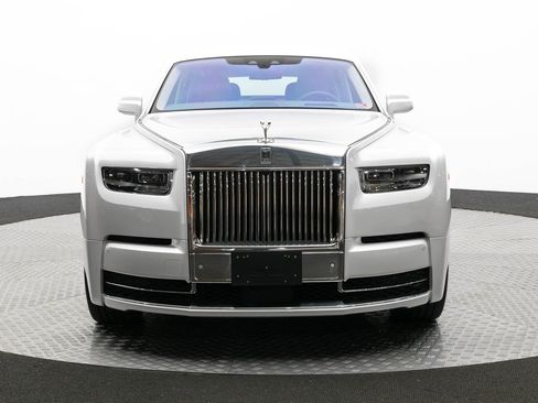 Used 2024 Rolls-Royce Phantom Extended Wheelbase w/ Leather Finishing Pack image 6