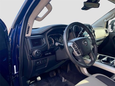 Used 2024 Nissan Titan SV w/ SV Convenience Package image 9