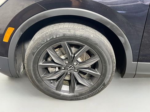 Used 2023 Volkswagen Tiguan SE FWD image 13