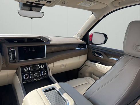 Used 2024 GMC Yukon Denali w/ Denali Reserve Package image 25